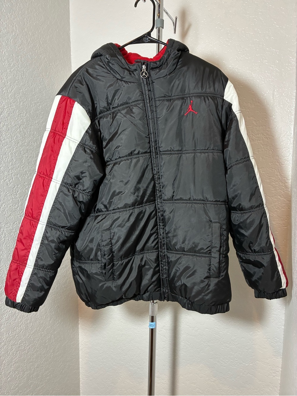 Jordan Kids Black Puffer Jacket with Red & White Sleeve Stripes Size XL 13-15